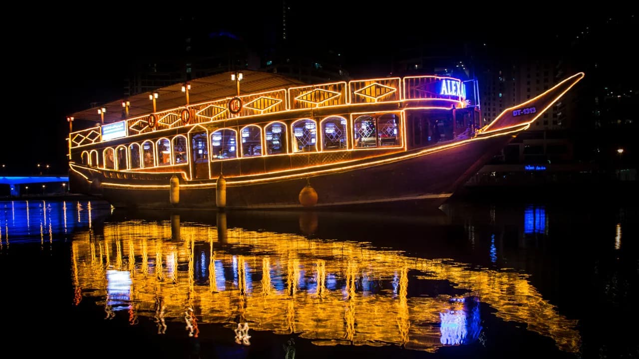 🛥️ Marina Dhow Cruise – Dubai