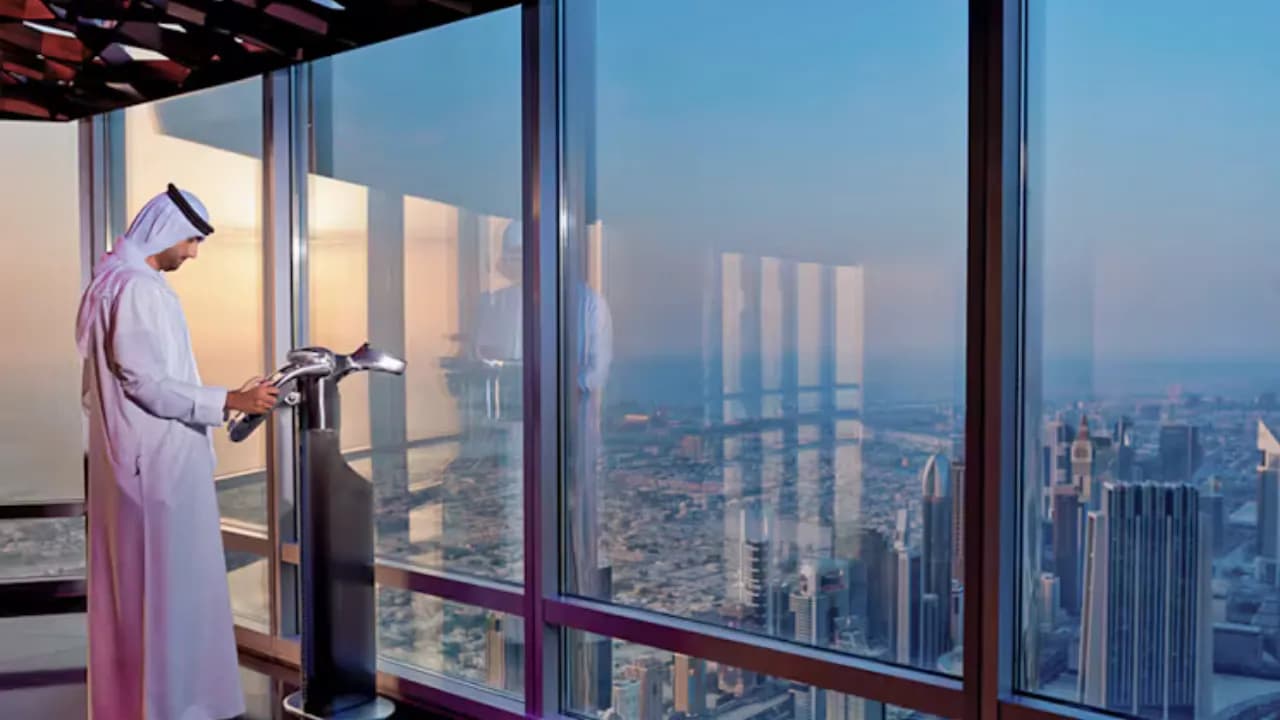 Burj Khalifa 124 & 125 LEVEL