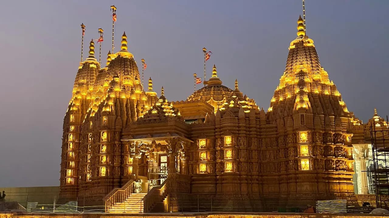 BAPS Hindu Mandir Abu Dhabi – Evening Visit